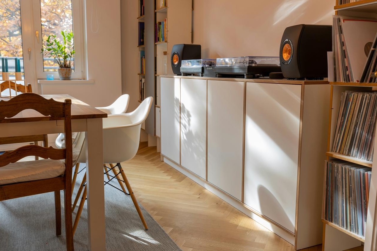 Modern dining table setup