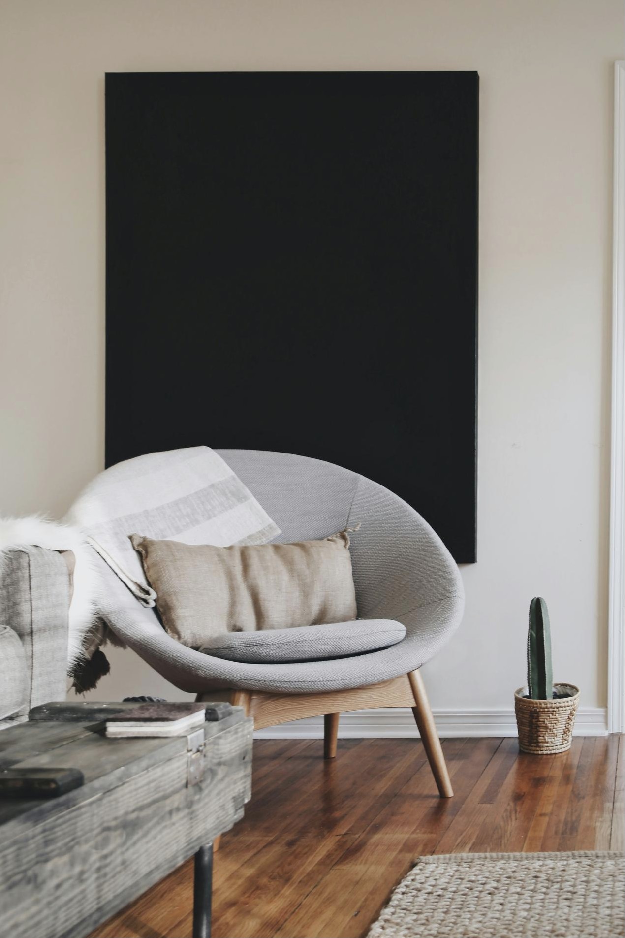 Modular lounge set in gray wicker